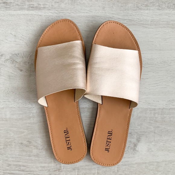 Gold sandals - Picture 1 of 3